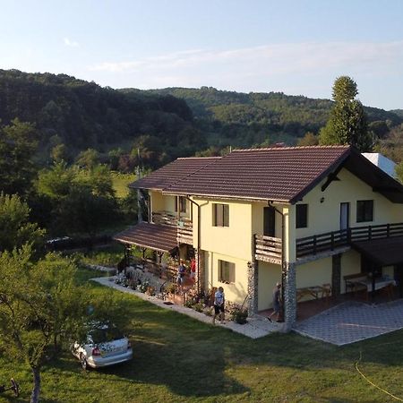 Pensiunea Gradinarilor Cu Ciubar Si Statie De Incarcare Electrica Auto Comanesti  外观 照片