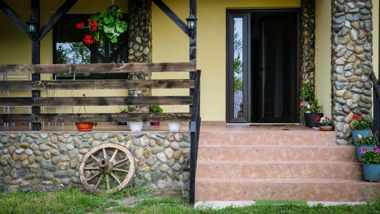 Pensiunea Gradinarilor Cu Ciubar Si Statie De Incarcare Electrica Auto Comanesti  外观 照片