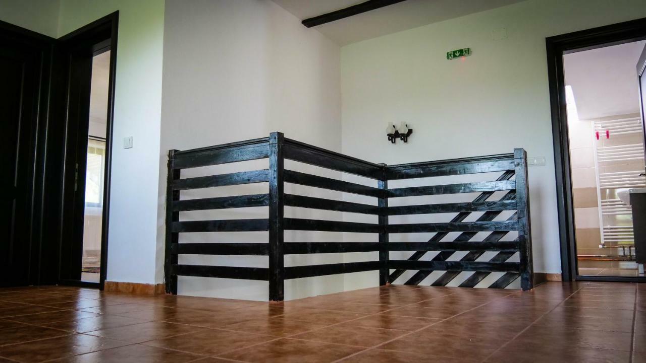 Pensiunea Gradinarilor Cu Ciubar Si Statie De Incarcare Electrica Auto Comanesti  外观 照片