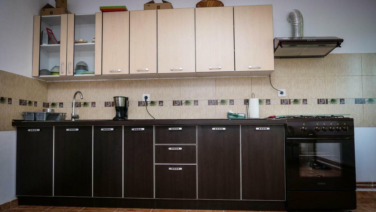 Pensiunea Gradinarilor Cu Ciubar Si Statie De Incarcare Electrica Auto Comanesti  外观 照片