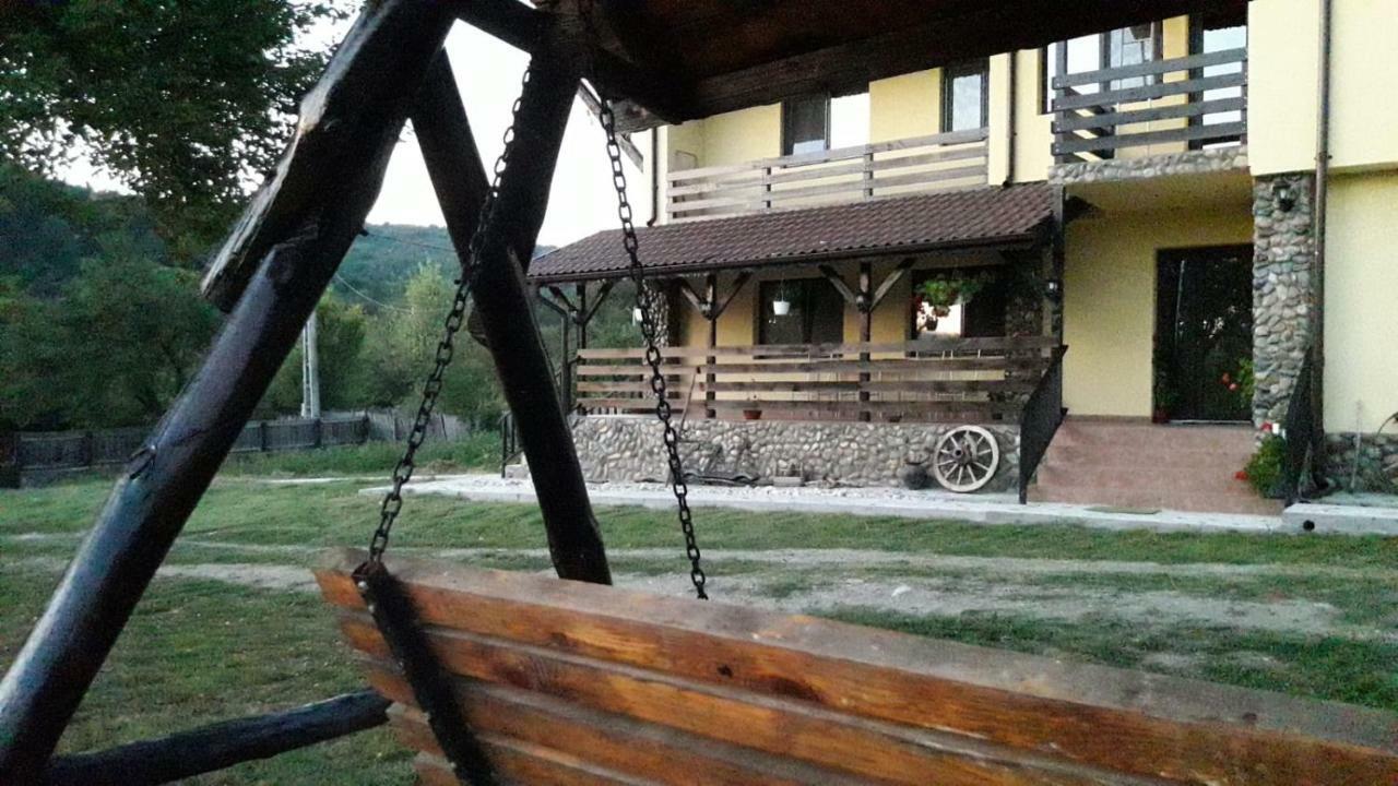 Pensiunea Gradinarilor Cu Ciubar Si Statie De Incarcare Electrica Auto Comanesti  外观 照片